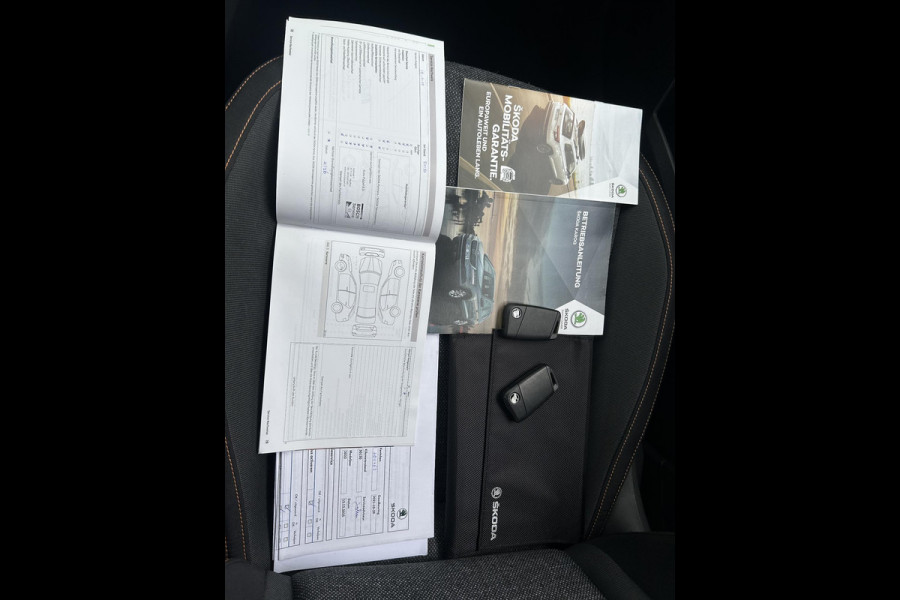 Škoda Karoq 1.0 TSI Business Edition Plus STOELVERWARMING | MATRIX LED | NAVI | CARPLAY