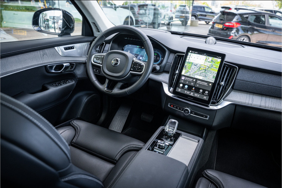 Volvo XC90 T8 Plug-in hybrid AWD ULTRA DARK **Lucht vering** Trekhaak**Panodak B&W**Stoelventilatie+Massage