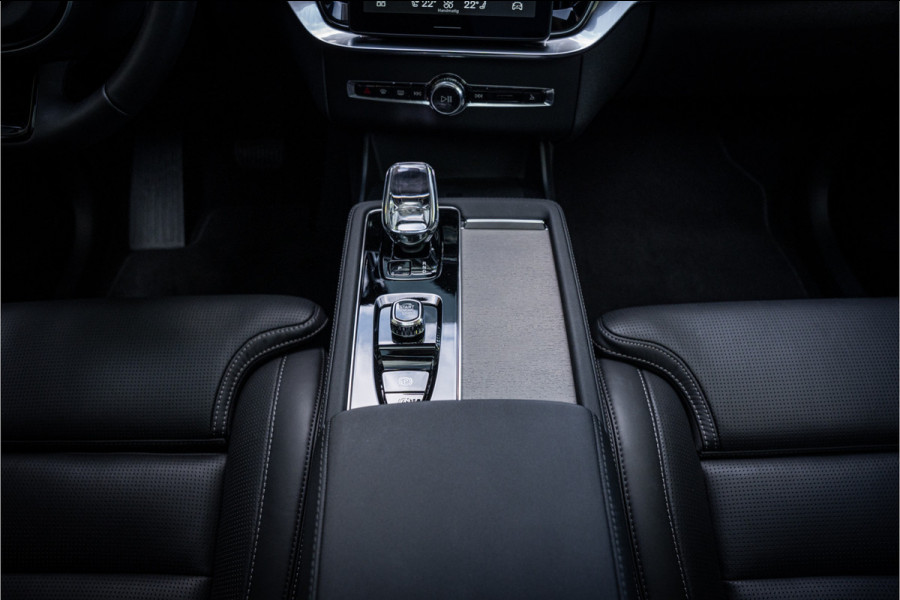 Volvo XC90 T8 Plug-in hybrid AWD ULTRA DARK **Lucht vering** Trekhaak**Panodak B&W**Stoelventilatie+Massage