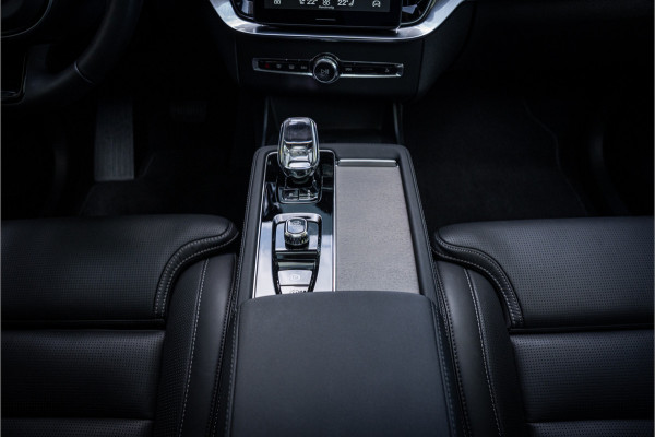 Volvo XC90 T8 Plug-in hybrid AWD ULTRA DARK **Lucht vering** Trekhaak**Panodak B&W**Stoelventilatie+Massage