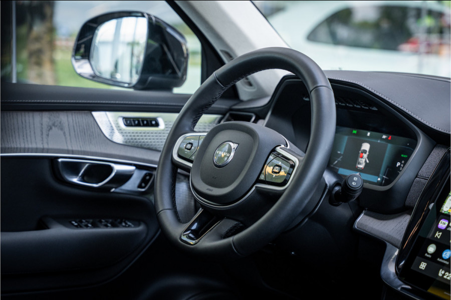 Volvo XC90 T8 Plug-in hybrid AWD ULTRA DARK **Lucht vering** Trekhaak**Panodak B&W**Stoelventilatie+Massage
