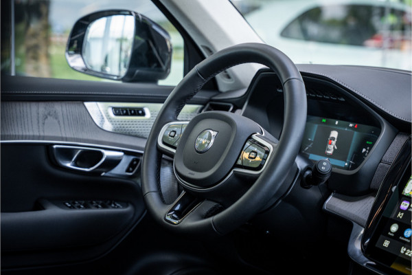 Volvo XC90 T8 Plug-in hybrid AWD ULTRA DARK **Lucht vering** Trekhaak**Panodak B&W**Stoelventilatie+Massage