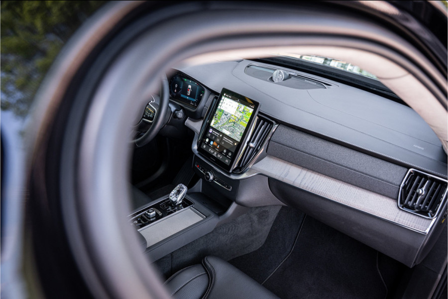 Volvo XC90 T8 Plug-in hybrid AWD ULTRA DARK **Lucht vering** Trekhaak**Panodak B&W**Stoelventilatie+Massage