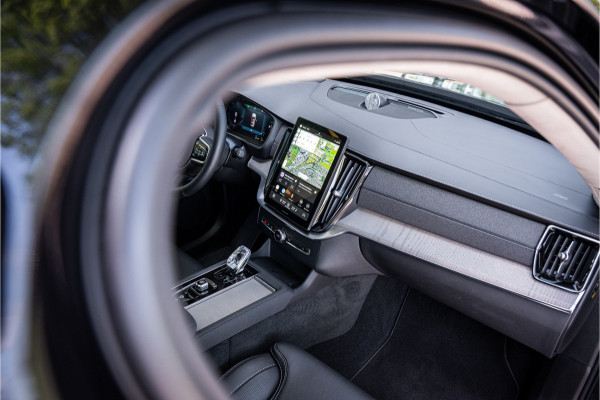 Volvo XC90 T8 Plug-in hybrid AWD ULTRA DARK **Lucht vering** Trekhaak**Panodak B&W**Stoelventilatie+Massage