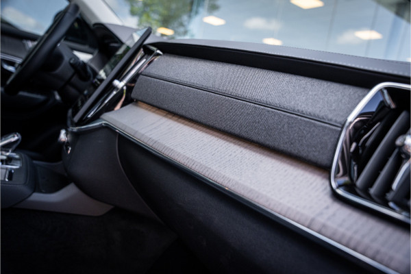 Volvo XC90 T8 Plug-in hybrid AWD ULTRA DARK **Lucht vering** Trekhaak**Panodak B&W**Stoelventilatie+Massage