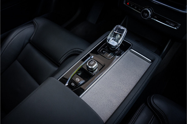 Volvo XC90 T8 Plug-in hybrid AWD ULTRA DARK **Lucht vering** Trekhaak**Panodak B&W**Stoelventilatie+Massage