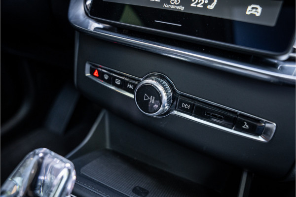 Volvo XC90 T8 Plug-in hybrid AWD ULTRA DARK **Lucht vering** Trekhaak**Panodak B&W**Stoelventilatie+Massage