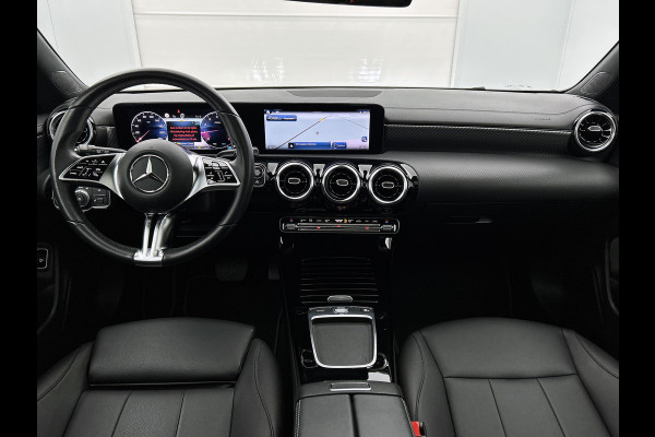 Mercedes-Benz CLA-Klasse Shooting Brake 180 Luxury Line | Achteruitrijcamera | Lederen bekleding | EASY PACK achterklep | Keyless Entry | Smartphone intergratie | Inclusief 24 maanden MB Certified garantie voor Europa.