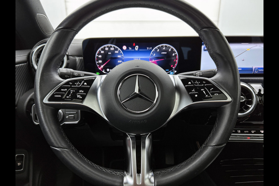 Mercedes-Benz CLA-Klasse Shooting Brake 180 Luxury Line | Achteruitrijcamera | Lederen bekleding | EASY PACK achterklep | Keyless Entry | Smartphone intergratie | Inclusief 24 maanden MB Certified garantie voor Europa.