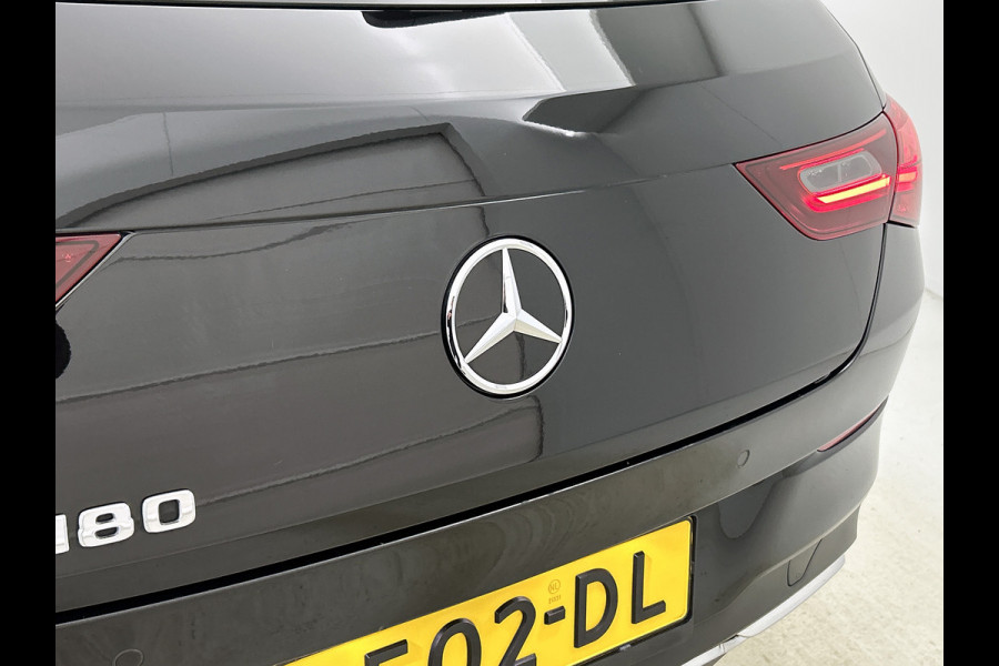 Mercedes-Benz CLA-Klasse Shooting Brake 180 Luxury Line | Achteruitrijcamera | Lederen bekleding | EASY PACK achterklep | Keyless Entry | Smartphone intergratie | Inclusief 24 maanden MB Certified garantie voor Europa.