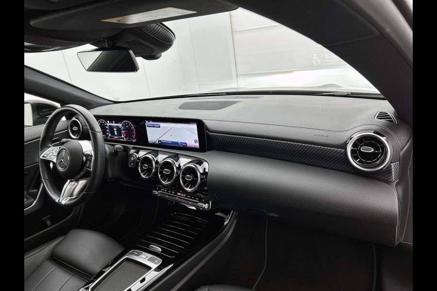 Mercedes-Benz CLA-Klasse Shooting Brake 180 Luxury Line | Achteruitrijcamera | Lederen bekleding | EASY PACK achterklep | Keyless Entry | Smartphone intergratie | Inclusief 24 maanden MB Certified garantie voor Europa.