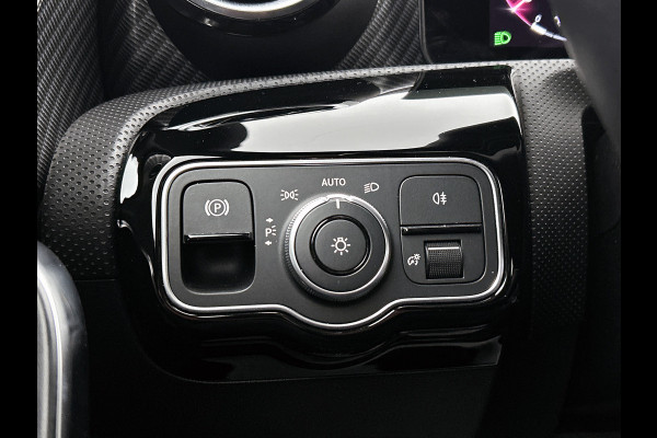 Mercedes-Benz CLA-Klasse Shooting Brake 180 Luxury Line | Achteruitrijcamera | Lederen bekleding | EASY PACK achterklep | Keyless Entry | Smartphone intergratie | Inclusief 24 maanden MB Certified garantie voor Europa.