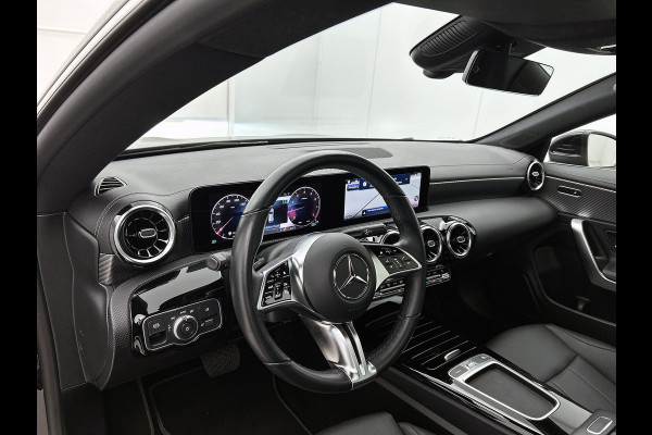 Mercedes-Benz CLA-Klasse Shooting Brake 180 Luxury Line | Achteruitrijcamera | Lederen bekleding | EASY PACK achterklep | Keyless Entry | Smartphone intergratie | Inclusief 24 maanden MB Certified garantie voor Europa.