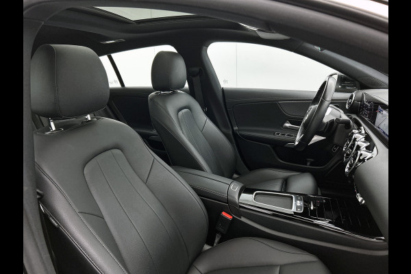 Mercedes-Benz CLA-Klasse Shooting Brake 180 Luxury Line | Achteruitrijcamera | Lederen bekleding | EASY PACK achterklep | Keyless Entry | Smartphone intergratie | Inclusief 24 maanden MB Certified garantie voor Europa.