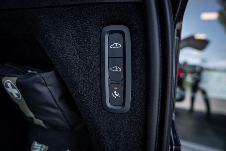Volvo XC90 T8 Plug-in hybrid AWD ULTRA DARK **Lucht vering** Trekhaak**Panodak B&W**Stoelventilatie+Massage