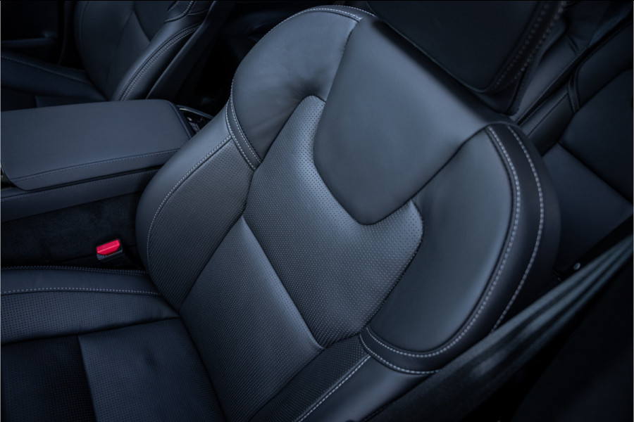 Volvo XC90 T8 Plug-in hybrid AWD ULTRA DARK **Lucht vering** Trekhaak**Panodak B&W**Stoelventilatie+Massage