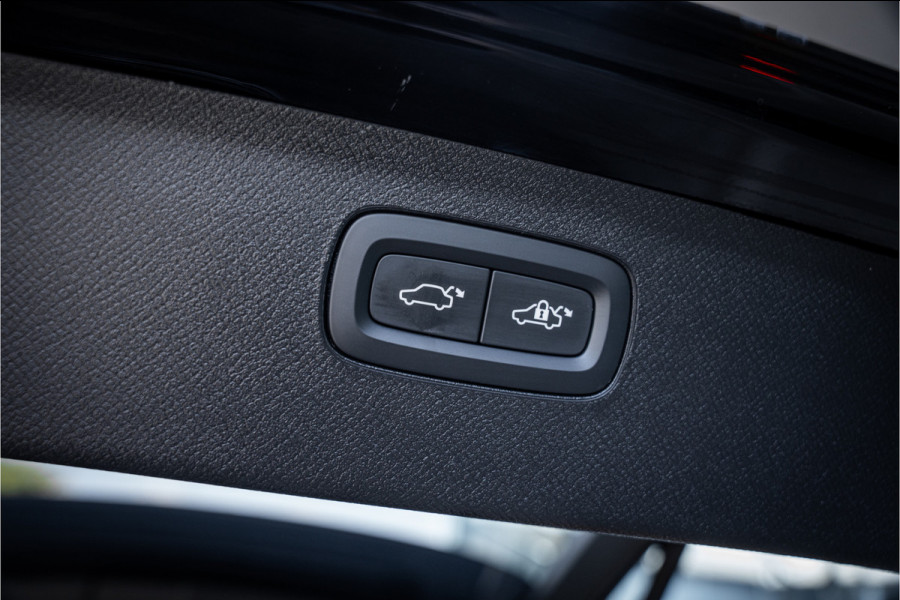 Volvo XC90 T8 Plug-in hybrid AWD ULTRA DARK **Lucht vering** Trekhaak**Panodak B&W**Stoelventilatie+Massage