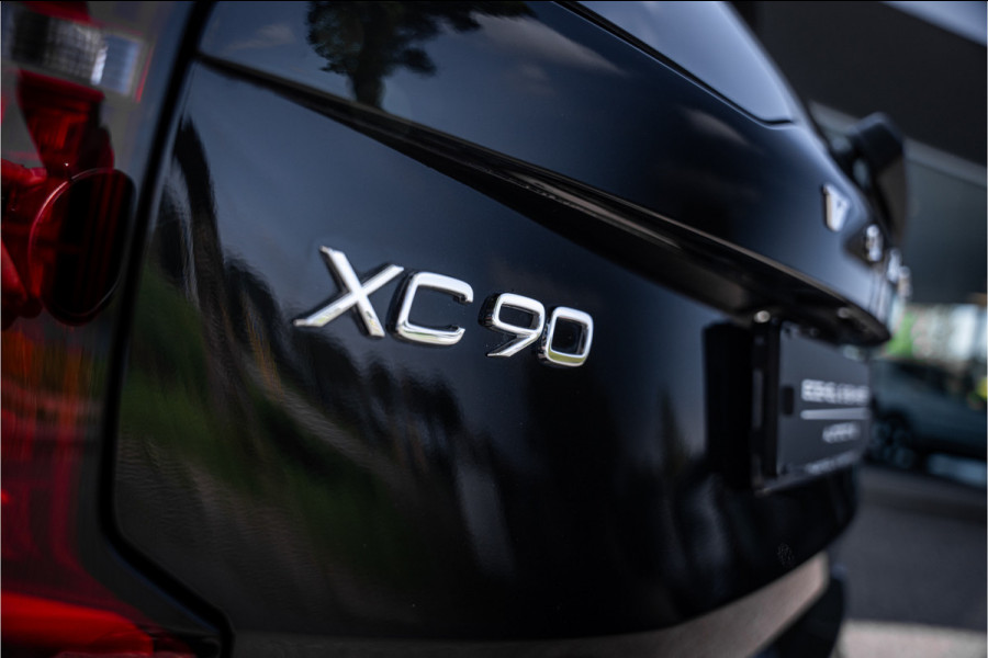 Volvo XC90 T8 Plug-in hybrid AWD ULTRA DARK **Lucht vering** Trekhaak**Panodak B&W**Stoelventilatie+Massage