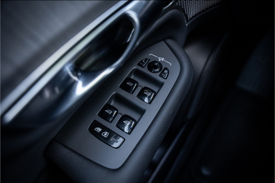Volvo XC90 T8 Plug-in hybrid AWD ULTRA DARK **Lucht vering** Trekhaak**Panodak B&W**Stoelventilatie+Massage