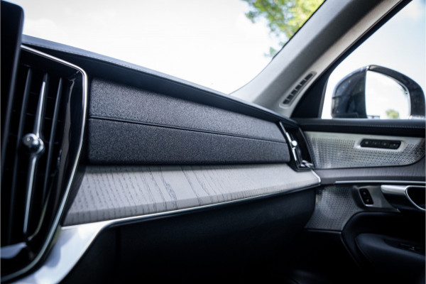 Volvo XC90 T8 Plug-in hybrid AWD ULTRA DARK **Lucht vering** Trekhaak**Panodak B&W**Stoelventilatie+Massage
