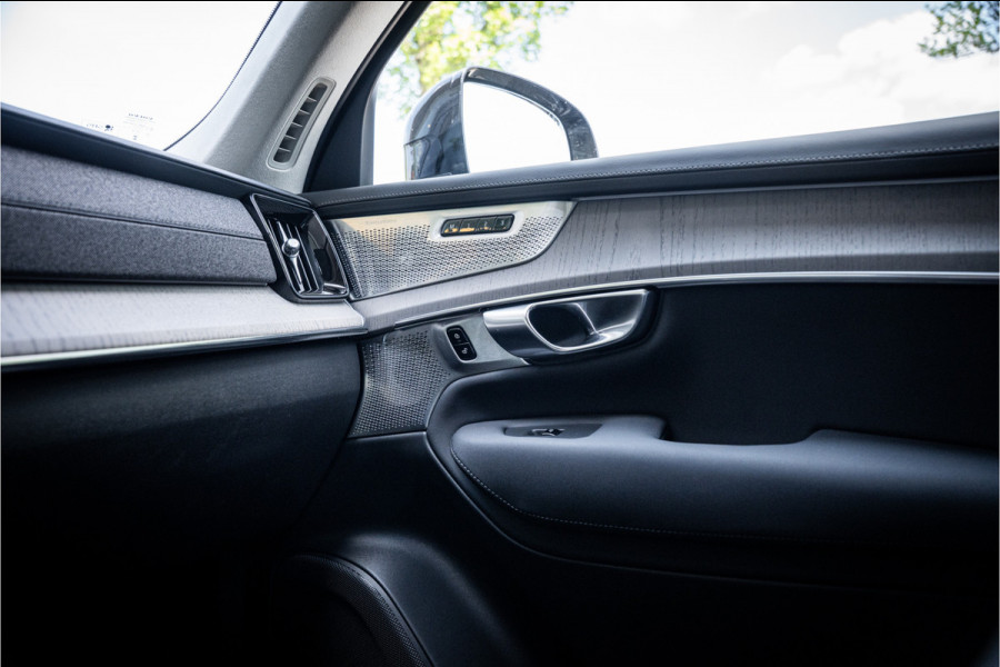 Volvo XC90 T8 Plug-in hybrid AWD ULTRA DARK **Lucht vering** Trekhaak**Panodak B&W**Stoelventilatie+Massage