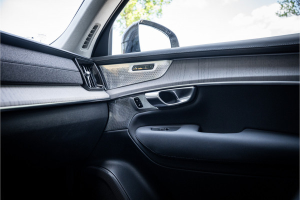 Volvo XC90 T8 Plug-in hybrid AWD ULTRA DARK **Lucht vering** Trekhaak**Panodak B&W**Stoelventilatie+Massage