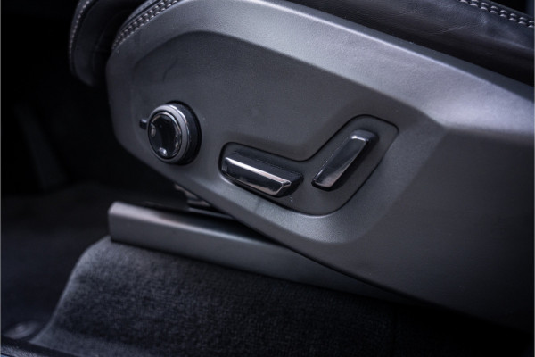 Volvo XC90 T8 Plug-in hybrid AWD ULTRA DARK **Lucht vering** Trekhaak**Panodak B&W**Stoelventilatie+Massage