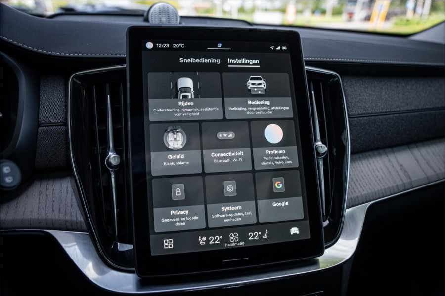 Volvo XC90 T8 Plug-in hybrid AWD ULTRA DARK **Lucht vering** Trekhaak**Panodak B&W**Stoelventilatie+Massage