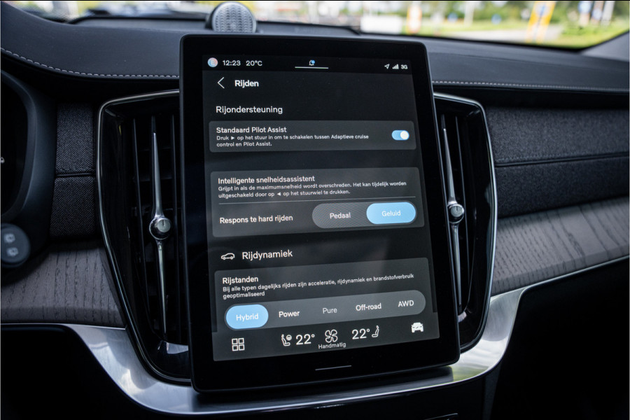 Volvo XC90 T8 Plug-in hybrid AWD ULTRA DARK **Lucht vering** Trekhaak**Panodak B&W**Stoelventilatie+Massage