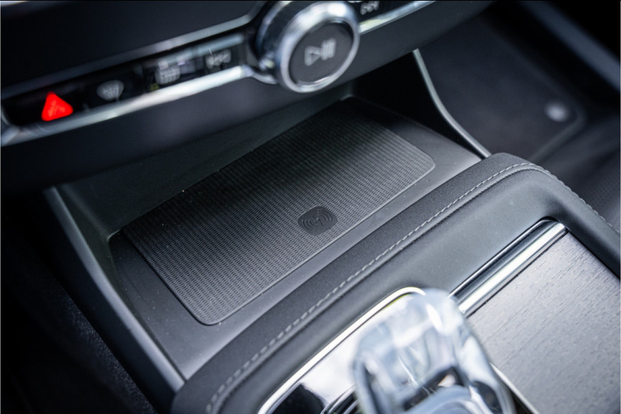 Volvo XC90 T8 Plug-in hybrid AWD ULTRA DARK **Lucht vering** Trekhaak**Panodak B&W**Stoelventilatie+Massage