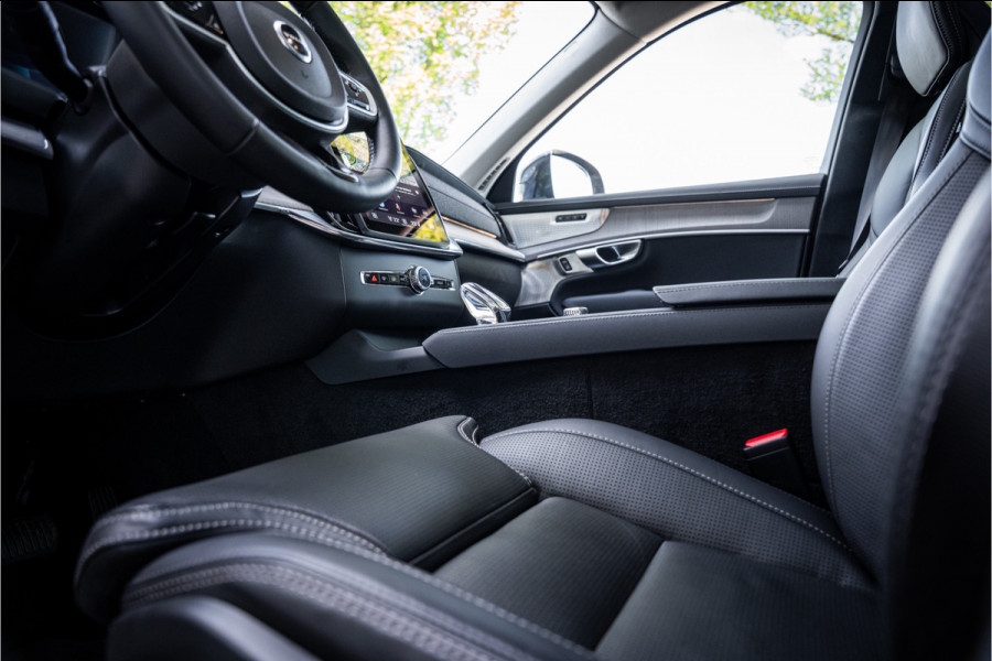 Volvo XC90 T8 Plug-in hybrid AWD ULTRA DARK **Lucht vering** Trekhaak**Panodak B&W**Stoelventilatie+Massage