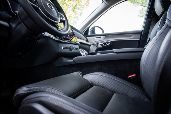 Volvo XC90 T8 Plug-in hybrid AWD ULTRA DARK **Lucht vering** Trekhaak**Panodak B&W**Stoelventilatie+Massage