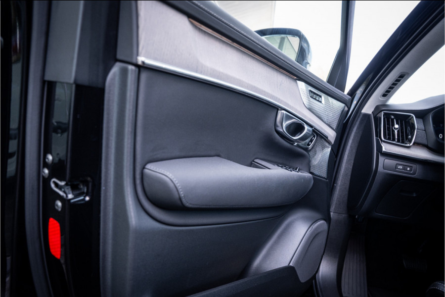 Volvo XC90 T8 Plug-in hybrid AWD ULTRA DARK **Lucht vering** Trekhaak**Panodak B&W**Stoelventilatie+Massage