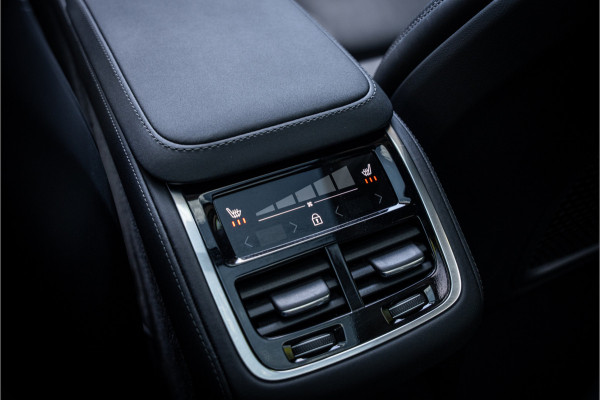 Volvo XC90 T8 Plug-in hybrid AWD ULTRA DARK **Lucht vering** Trekhaak**Panodak B&W**Stoelventilatie+Massage
