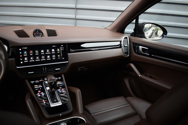 Porsche Cayenne Coupé 3.0 E-Hybrid 462pk Platinum Edition SportDesign | Pano | ACC | Trekhaak | 22'' Wielen | Bose | Achterasbesturing | Stoelventilatie | Sportuitlaat |