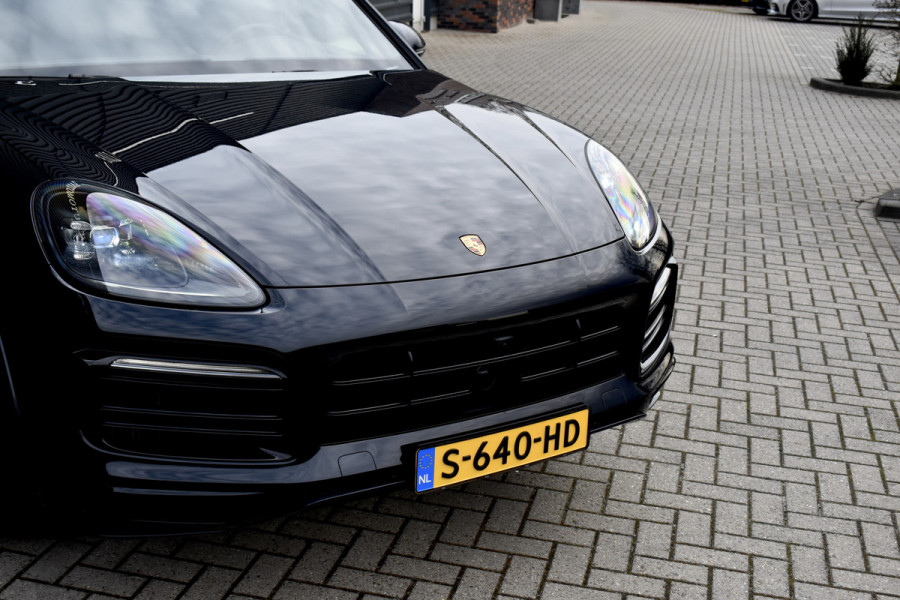 Porsche Cayenne Coupé 3.0 E-Hybrid 462pk Platinum Edition SportDesign | Pano | ACC | Trekhaak | 22'' Wielen | Bose | Achterasbesturing | Stoelventilatie | Sportuitlaat |
