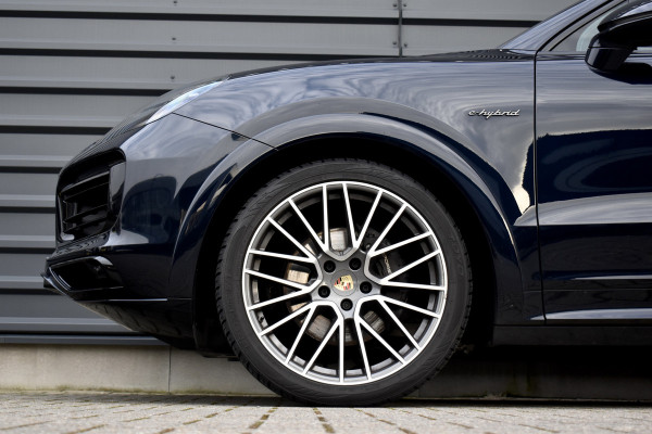 Porsche Cayenne Coupé 3.0 E-Hybrid 462pk Platinum Edition SportDesign | Pano | ACC | Trekhaak | 22'' Wielen | Bose | Achterasbesturing | Stoelventilatie | Sportuitlaat |