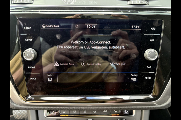 Volkswagen Touran 1.5 TSi 150pk DSG Comfortline Bns 7-persoons SCHUIFDAK/NAVI/CARPLAY/ADAPT.CRUISE/PDC/WINTERPACK