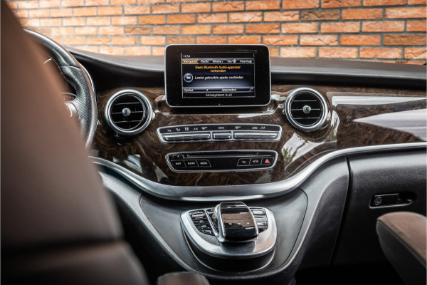 Mercedes-Benz V-Klasse 220d Extra Lang DC | Elek schuifdeuren | Navigatie | Stoelverwarming | Lederen bekleding | PDC | Trekhaak | Cruise control | Nieuwe remmen rondom | Nieuwe APK