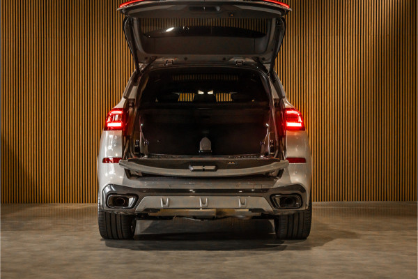 BMW X5 xDrive45e M-Sport | Panorama | Laser | H&K | Trekhaak | Carbon | ACC | Massage | Stoelventilatie | Nardo Grey | Dealer onderhouden