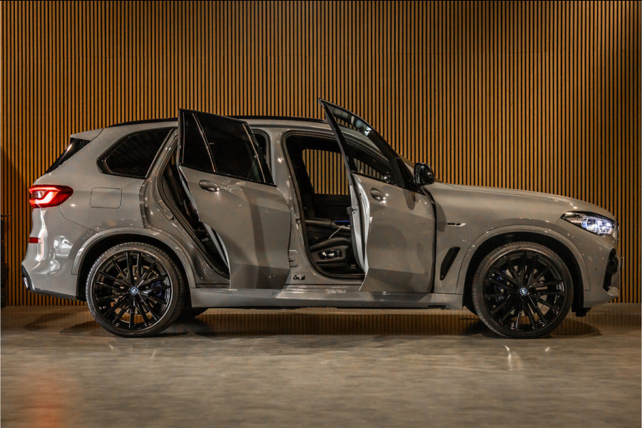 BMW X5 xDrive45e M-Sport | Panorama | Laser | H&K | Trekhaak | Carbon | ACC | Massage | Stoelventilatie | Nardo Grey | Dealer onderhouden