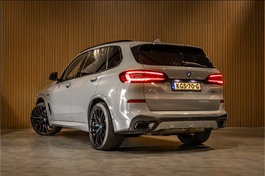 BMW X5 xDrive45e M-Sport | Panorama | Laser | H&K | Trekhaak | Carbon | ACC | Massage | Stoelventilatie | Nardo Grey | Dealer onderhouden