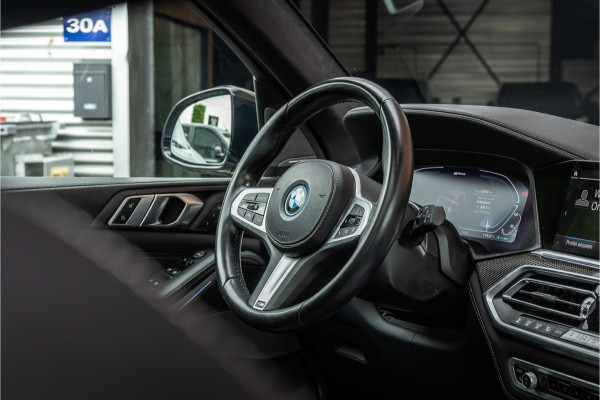 BMW X5 xDrive45e M-Sport | Panorama | Laser | H&K | Trekhaak | Carbon | ACC | Massage | Stoelventilatie | Nardo Grey | Dealer onderhouden