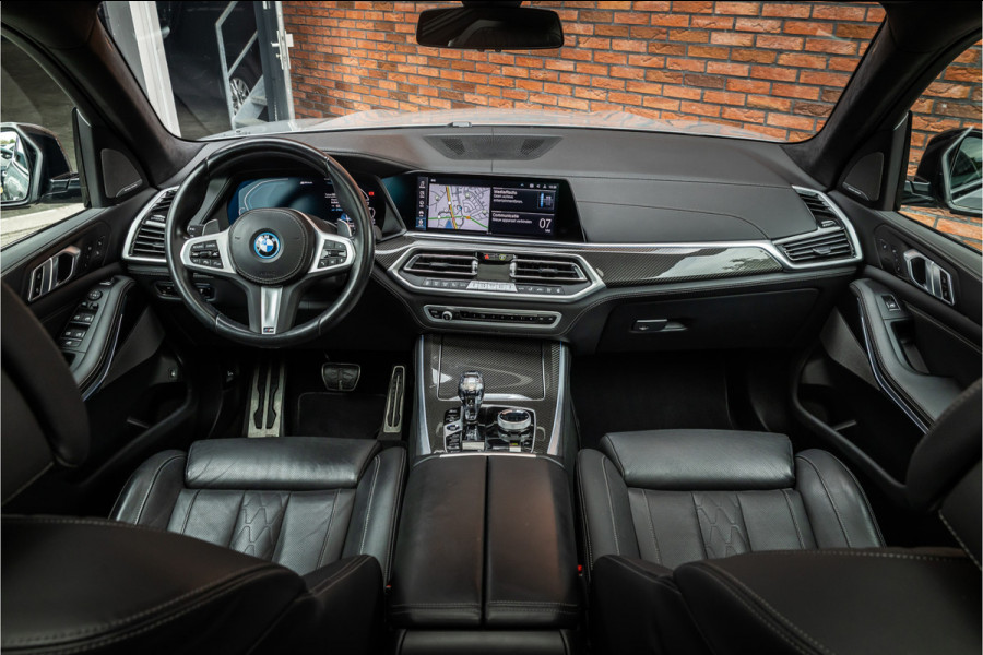 BMW X5 xDrive45e M-Sport | Panorama | Laser | H&K | Trekhaak | Carbon | ACC | Massage | Stoelventilatie | Nardo Grey | Dealer onderhouden