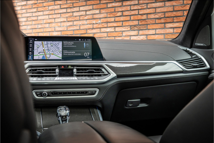 BMW X5 xDrive45e M-Sport | Panorama | Laser | H&K | Trekhaak | Carbon | ACC | Massage | Stoelventilatie | Nardo Grey | Dealer onderhouden