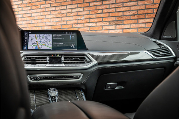 BMW X5 xDrive45e M-Sport | Panorama | Laser | H&K | Trekhaak | Carbon | ACC | Massage | Stoelventilatie | Nardo Grey | Dealer onderhouden