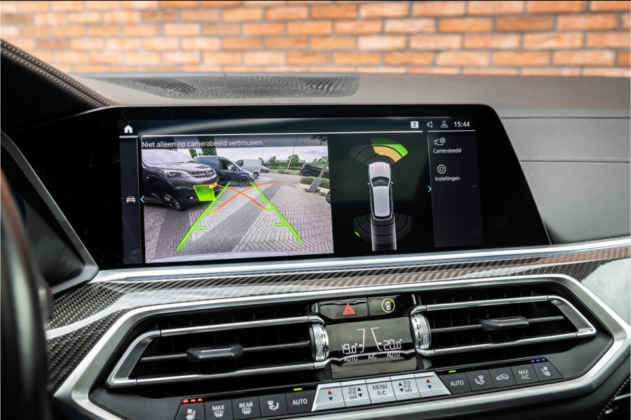 BMW X5 xDrive45e M-Sport | Panorama | Laser | H&K | Trekhaak | Carbon | ACC | Massage | Stoelventilatie | Nardo Grey | Dealer onderhouden