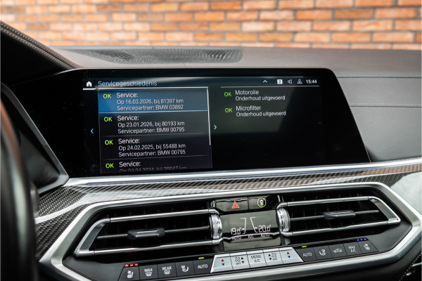 BMW X5 xDrive45e M-Sport | Panorama | Laser | H&K | Trekhaak | Carbon | ACC | Massage | Stoelventilatie | Nardo Grey | Dealer onderhouden