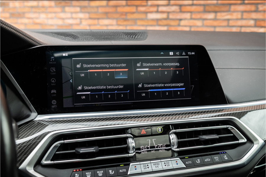 BMW X5 xDrive45e M-Sport | Panorama | Laser | H&K | Trekhaak | Carbon | ACC | Massage | Stoelventilatie | Nardo Grey | Dealer onderhouden