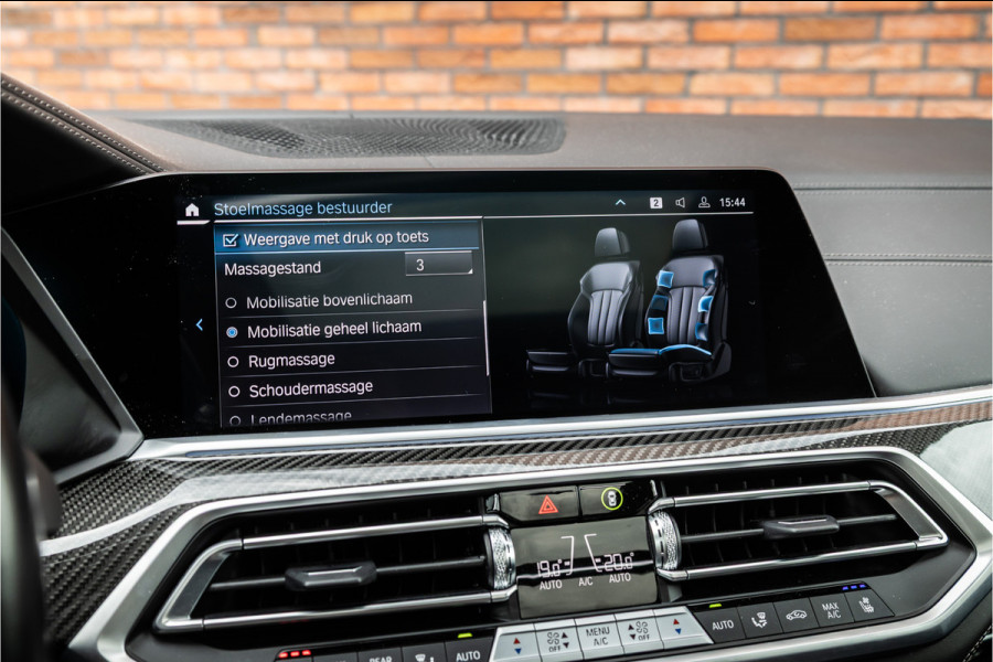 BMW X5 xDrive45e M-Sport | Panorama | Laser | H&K | Trekhaak | Carbon | ACC | Massage | Stoelventilatie | Nardo Grey | Dealer onderhouden
